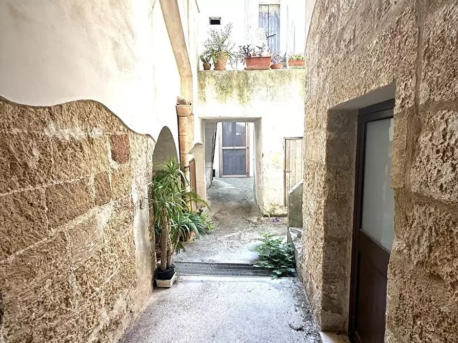 Immagine 4 di Casa indipendente in vendita  a Castrignano Del Capo
