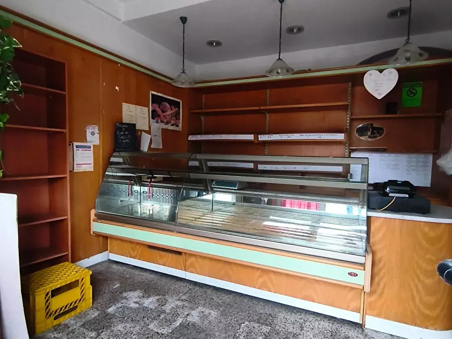 Immagine 1 di Locale commerciale in affitto  a Carrara