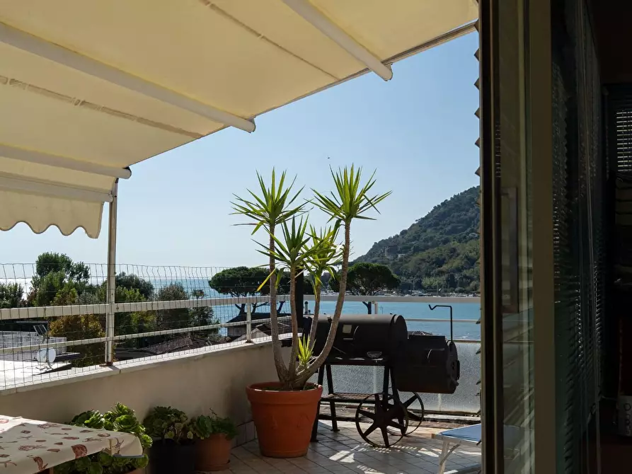 Immagine 2 di Mansarda in vendita  a Ameglia