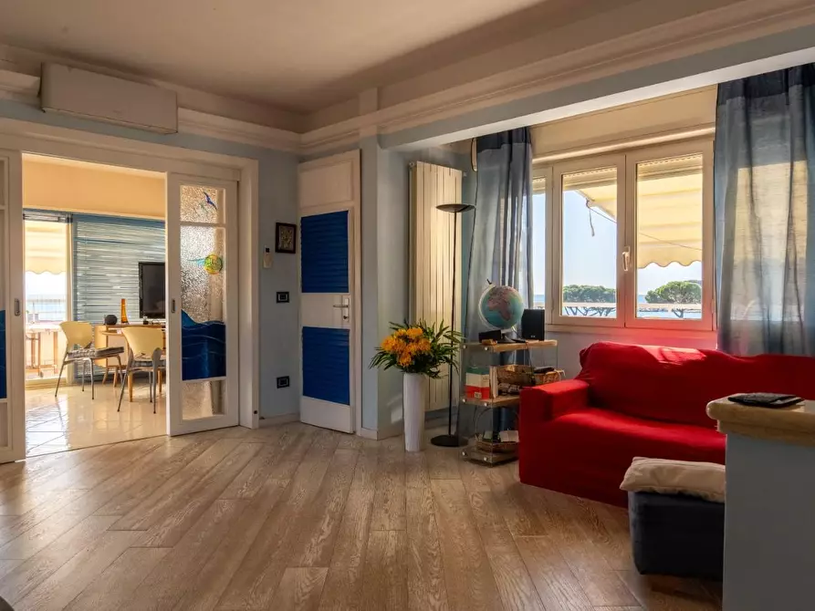 Immagine 7 di Mansarda in vendita  a Ameglia