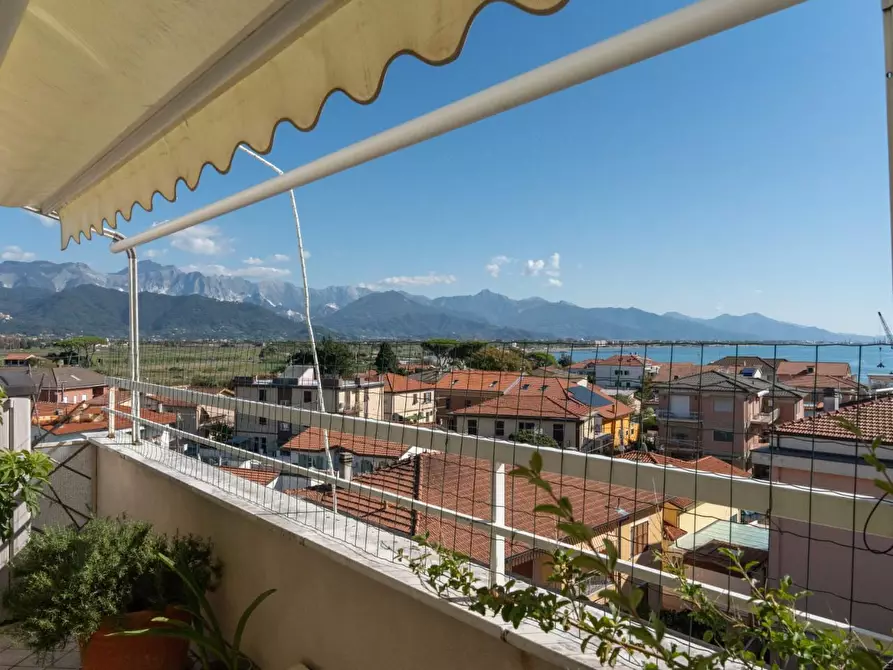 Immagine 27 di Mansarda in vendita  a Ameglia