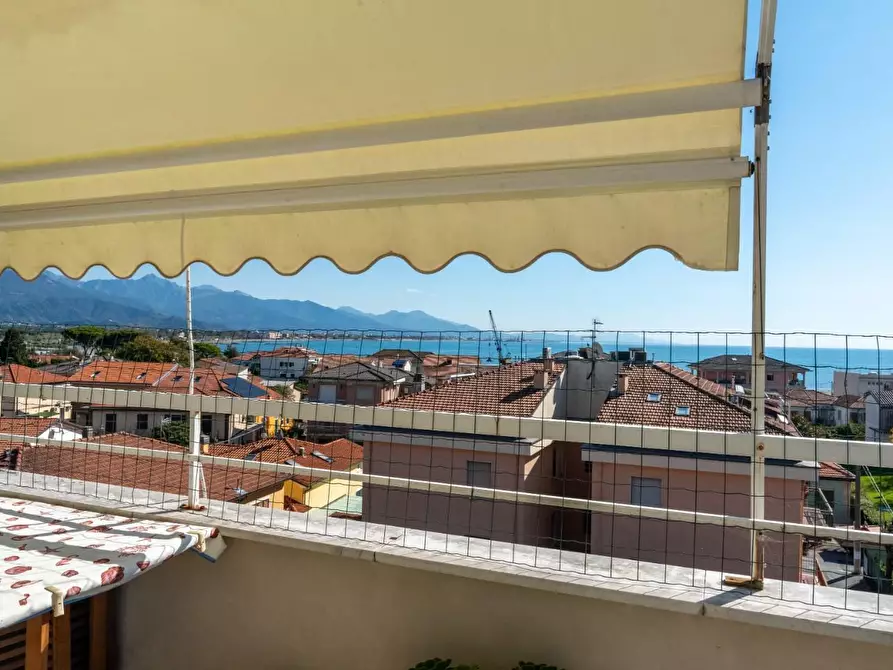 Immagine 25 di Mansarda in vendita  a Ameglia