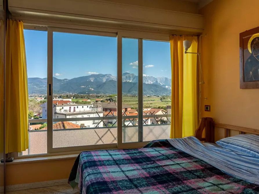 Immagine 5 di Mansarda in vendita  a Ameglia