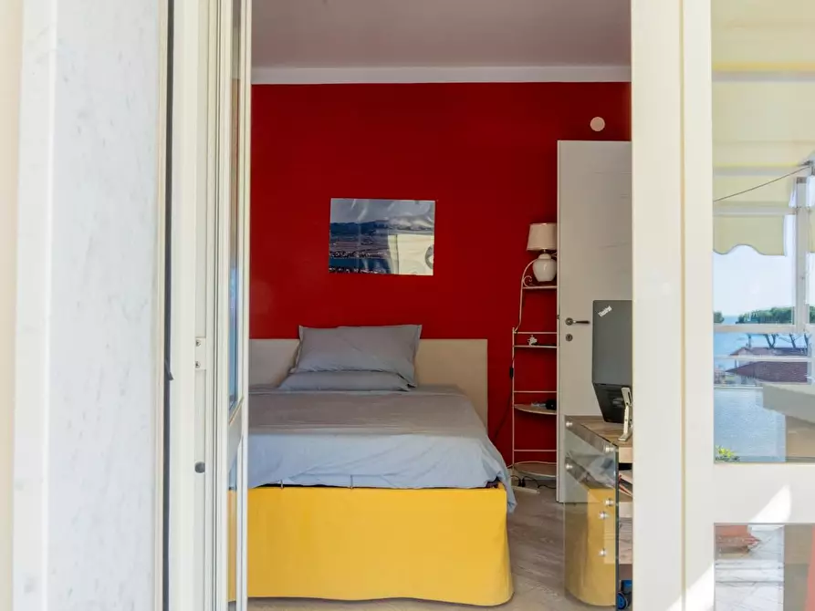 Immagine 23 di Mansarda in vendita  a Ameglia