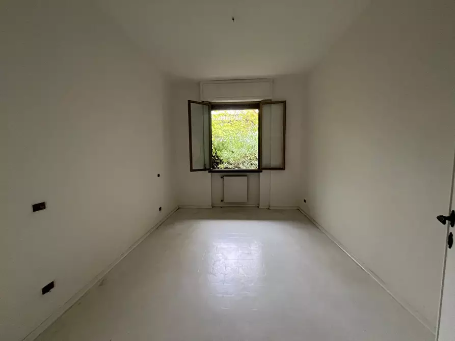 Immagine 11 di Appartamento in vendita  a Massa