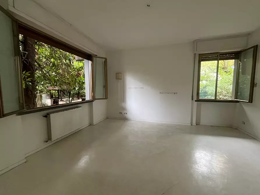 Immagine 7 di Appartamento in vendita  a Massa