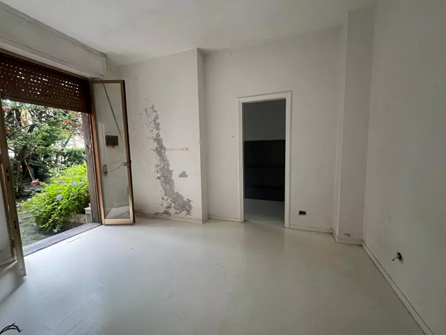 Immagine 9 di Appartamento in vendita  a Massa