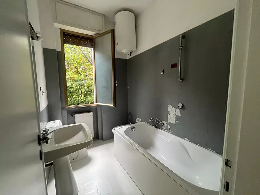 Immagine 13 di Appartamento in vendita  a Massa