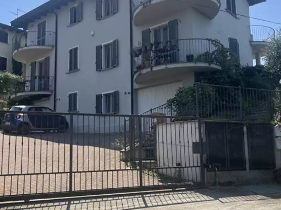 Immagine 2 di Porzione di casa in vendita  a Zenevredo