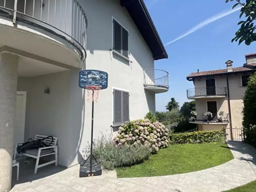 Immagine 1 di Porzione di casa in vendita  a Zenevredo