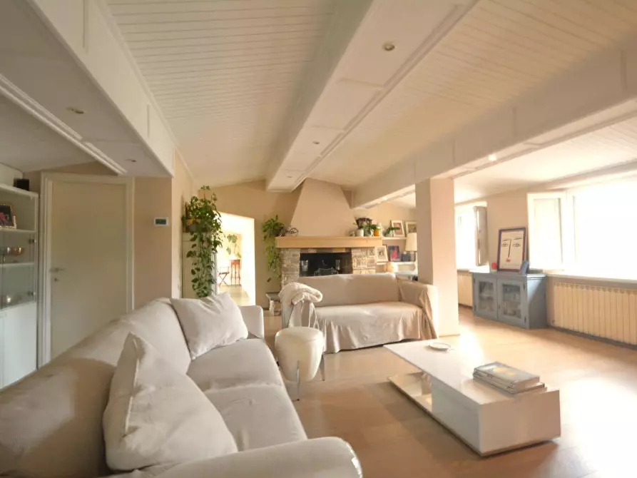 Immagine 1 di Appartamento in vendita  a Lucca