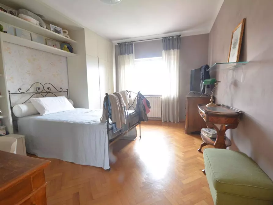 Immagine 13 di Appartamento in vendita  a Lucca