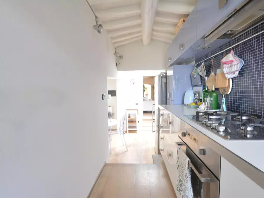 Immagine 9 di Appartamento in vendita  a Lucca