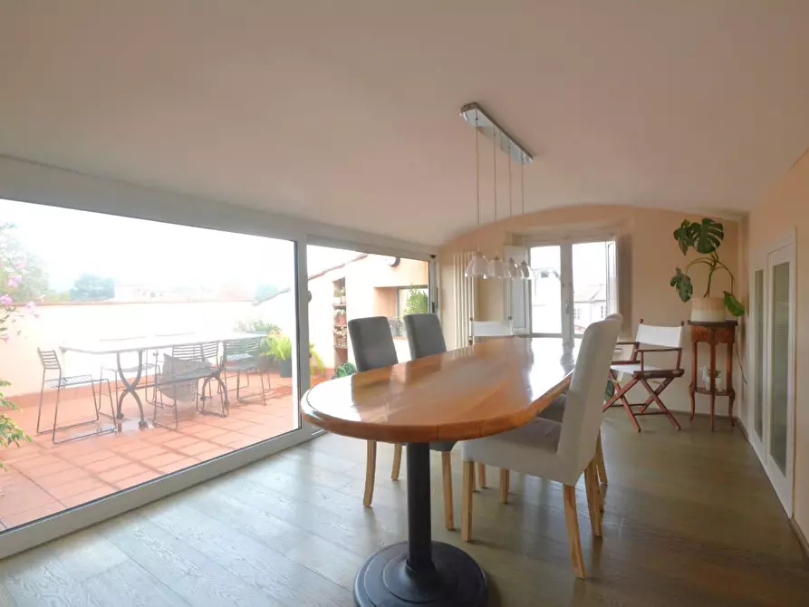 Immagine 4 di Appartamento in vendita  a Lucca