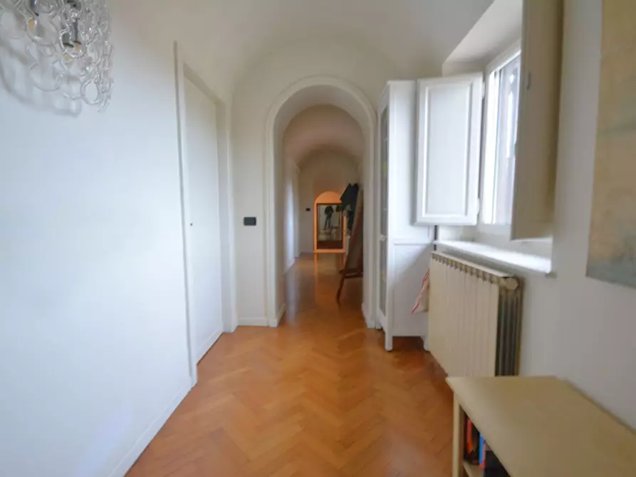 Immagine 15 di Appartamento in vendita  a Lucca