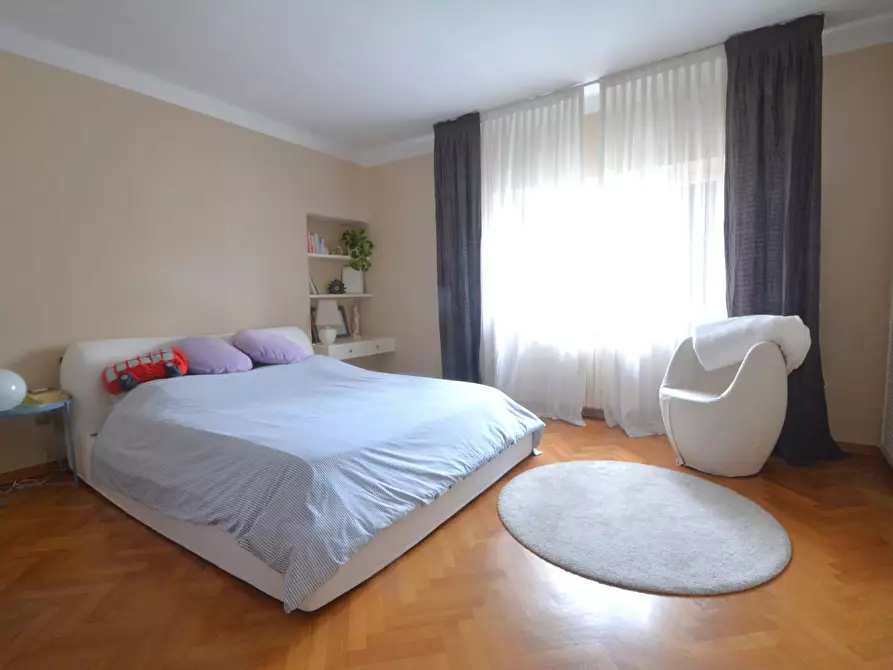 Immagine 17 di Appartamento in vendita  a Lucca