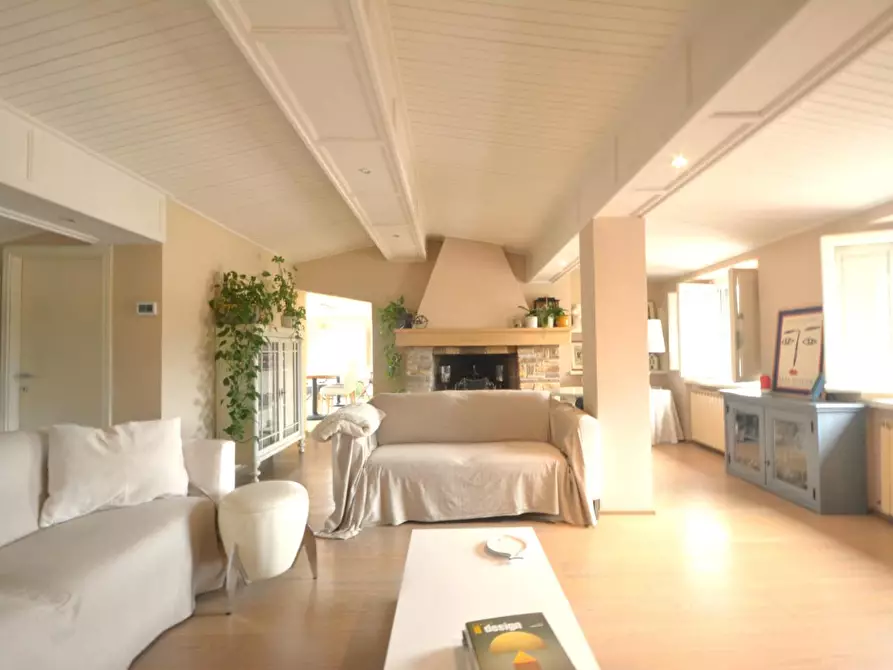 Immagine 3 di Appartamento in vendita  a Lucca