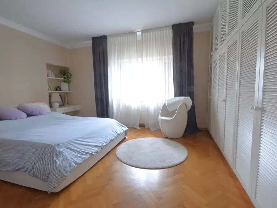 Immagine 18 di Appartamento in vendita  a Lucca