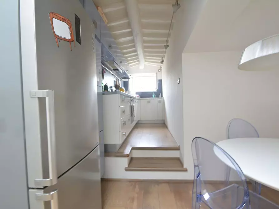 Immagine 8 di Appartamento in vendita  a Lucca