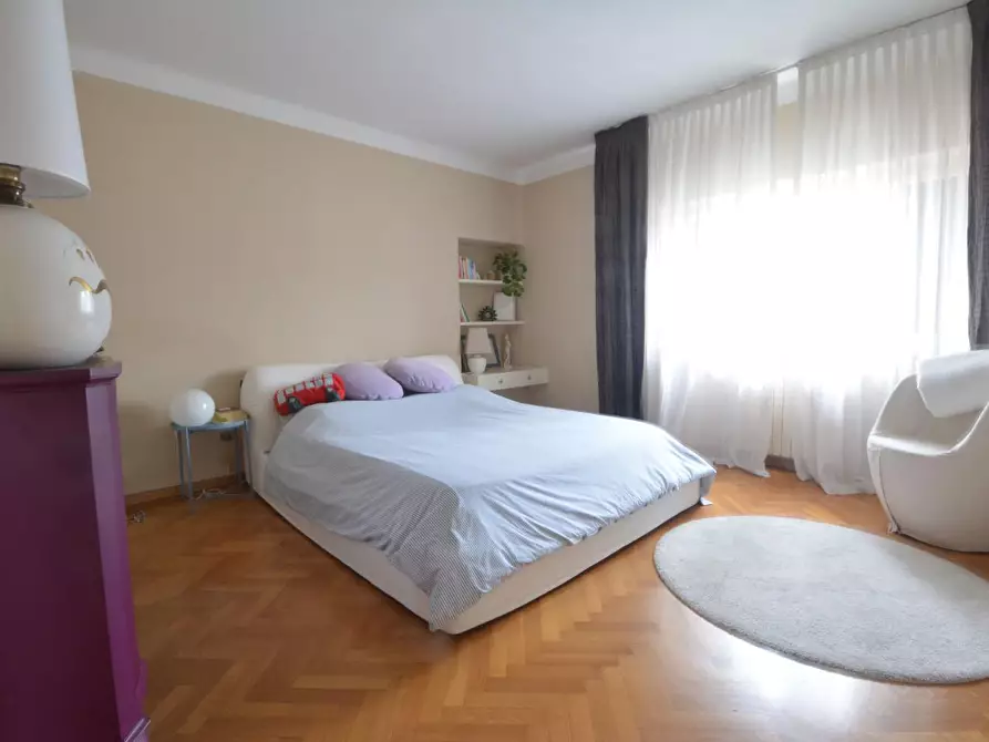 Immagine 19 di Appartamento in vendita  a Lucca