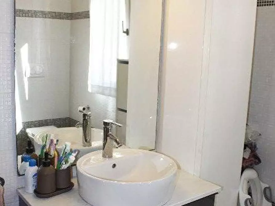 Immagine 11 di Appartamento in vendita  a Rosignano Marittimo