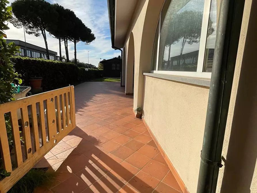 Immagine 30 di Villa in vendita  a Porcari