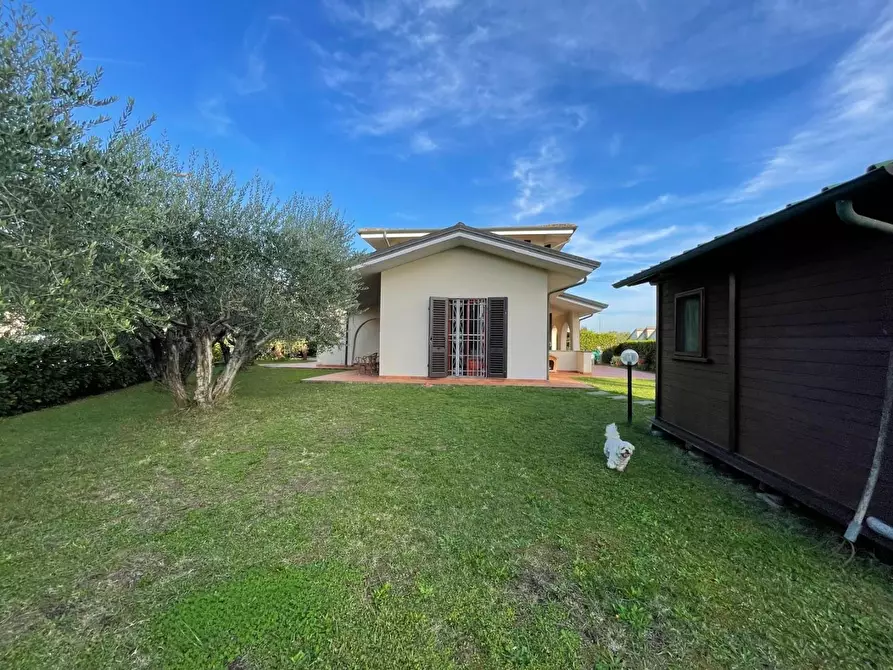 Immagine 7 di Villa in vendita  a Porcari