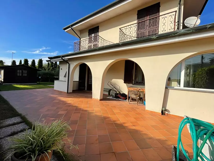 Immagine 4 di Villa in vendita  a Porcari