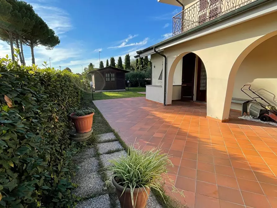Immagine 6 di Villa in vendita  a Porcari