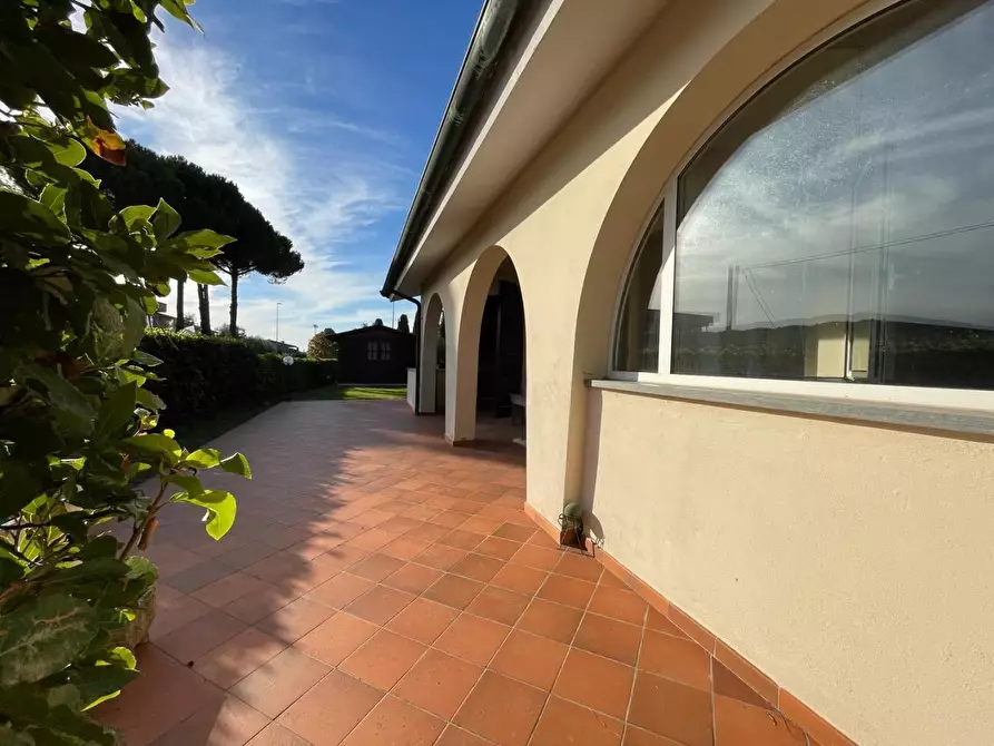 Immagine 24 di Villa in vendita  a Porcari