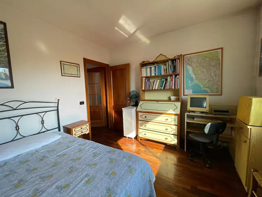 Immagine 23 di Appartamento in vendita  a Lucca