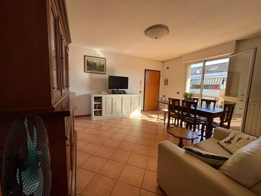 Immagine 21 di Appartamento in vendita  a Lucca