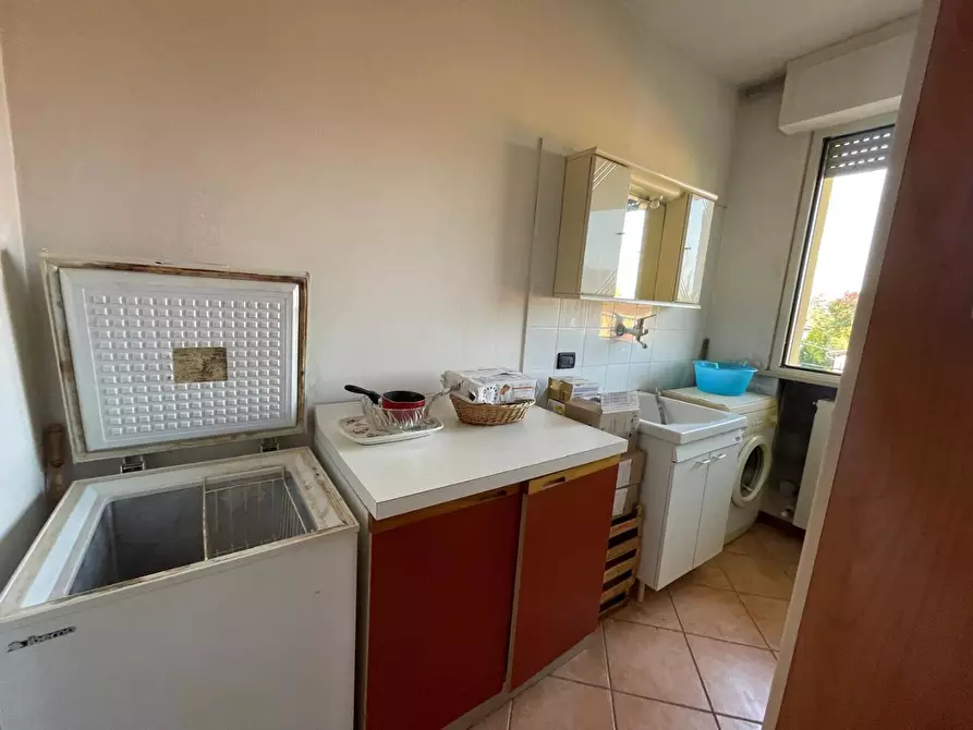 Immagine 10 di Appartamento in vendita  a Lucca