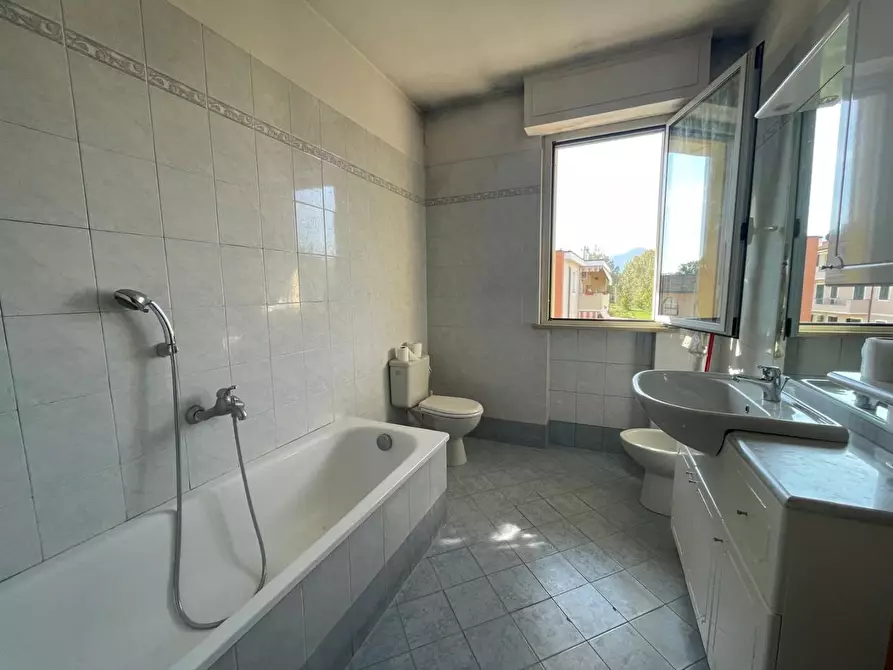 Immagine 28 di Appartamento in vendita  a Lucca