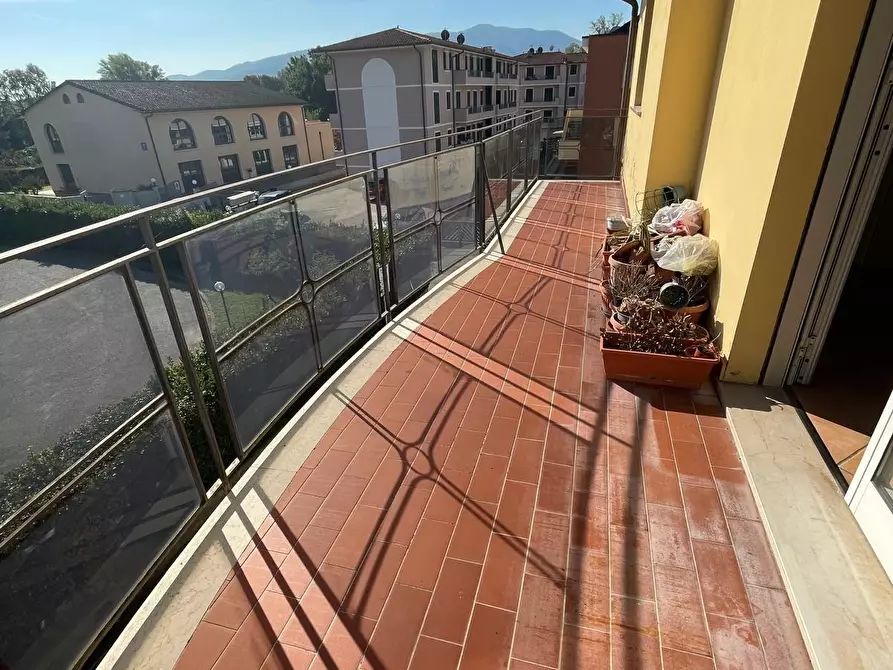 Immagine 24 di Appartamento in vendita  a Lucca