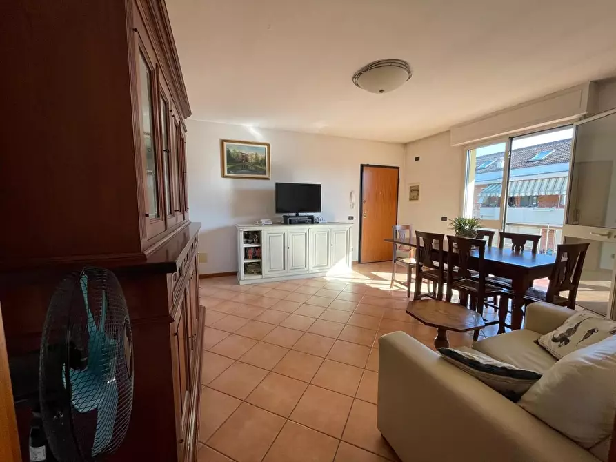 Immagine 11 di Appartamento in vendita  a Lucca