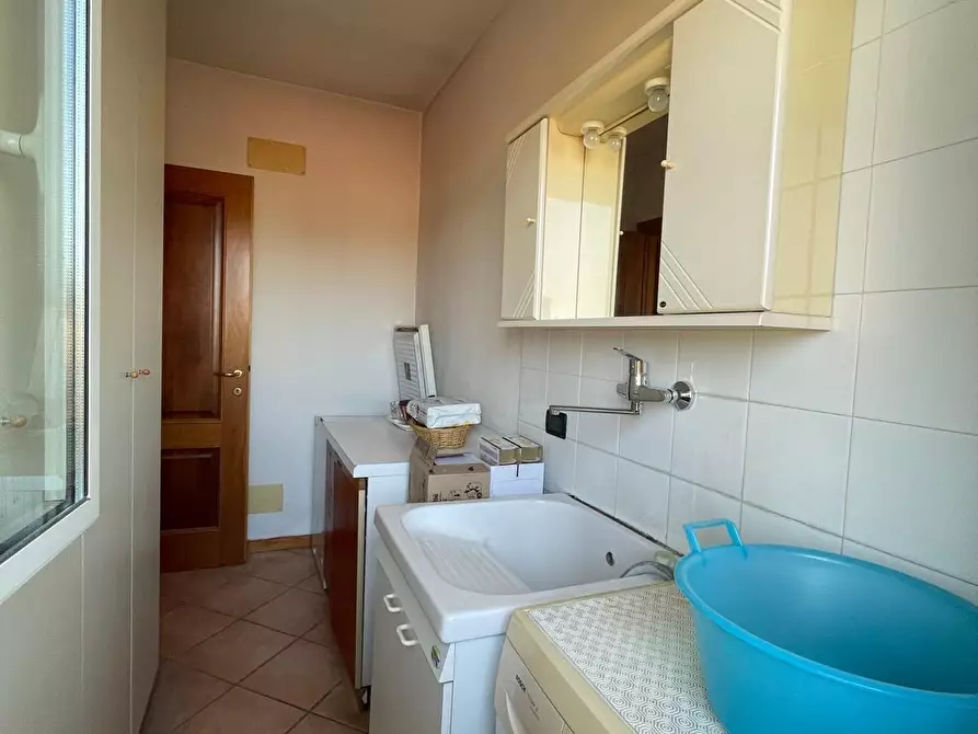 Immagine 8 di Appartamento in vendita  a Lucca