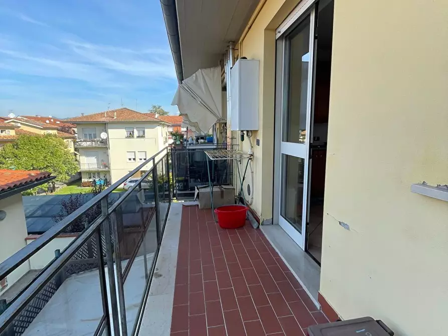 Immagine 5 di Appartamento in vendita  a Lucca