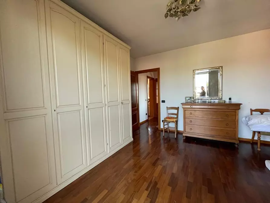 Immagine 9 di Appartamento in vendita  a Lucca