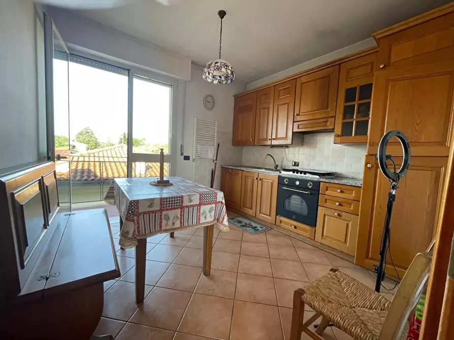 Immagine 2 di Appartamento in vendita  a Lucca