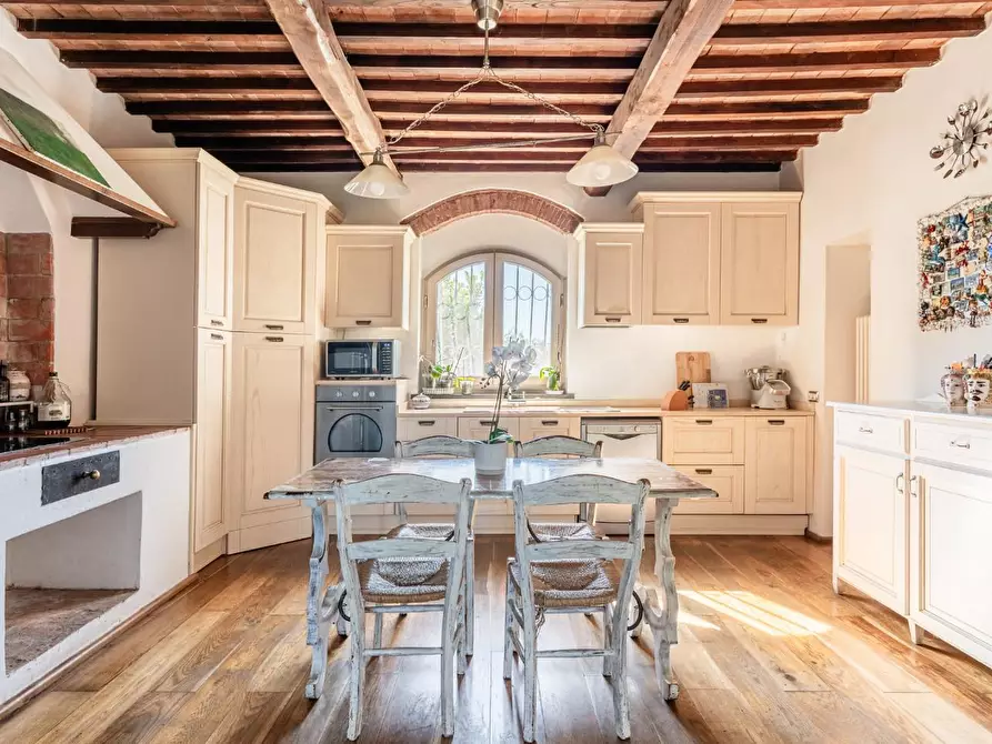 Immagine 11 di Rustico / casale in vendita  a Vecchiano