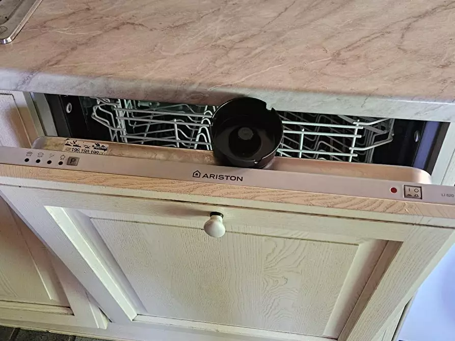 Immagine 8 di Appartamento in affitto  a Capraia E Limite