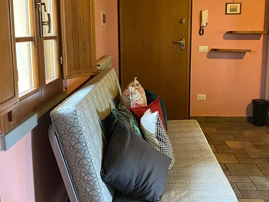 Immagine 6 di Appartamento in affitto  a Capraia E Limite