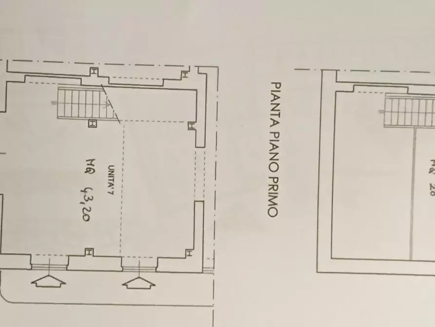 Immagine 1 di Locale commerciale in affitto  a Lucca