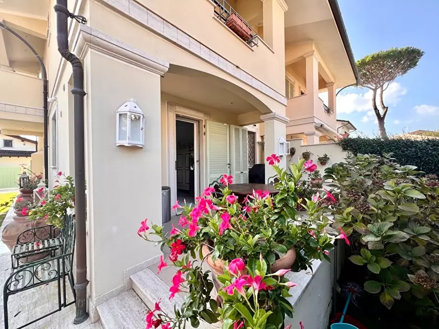 Immagine 33 di Villa in vendita  a Forte Dei Marmi