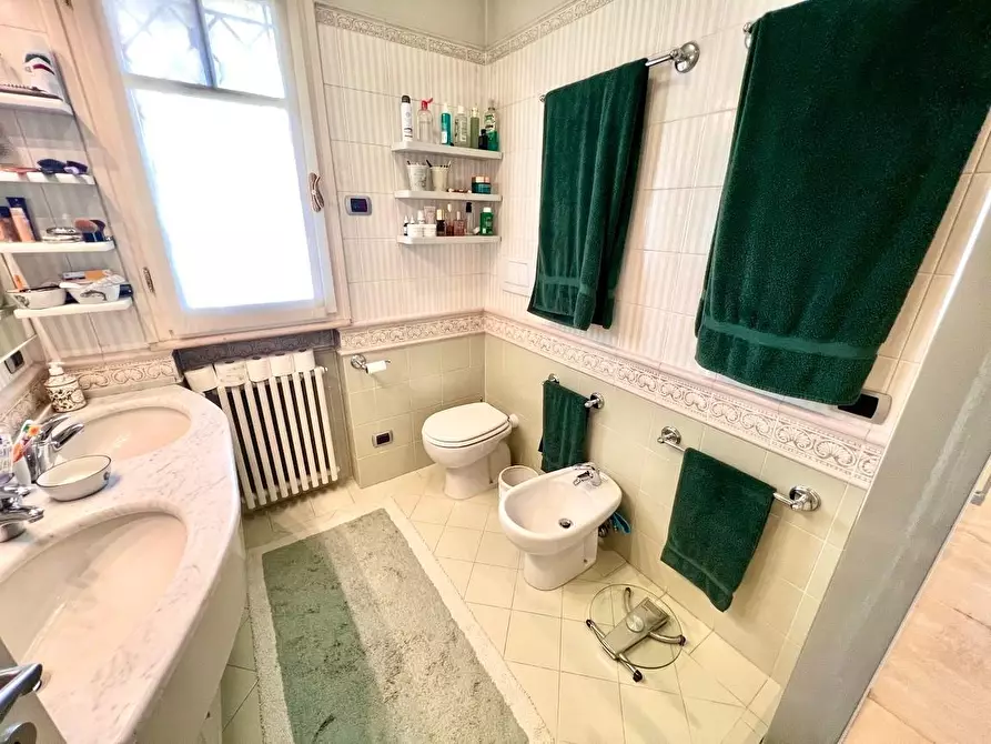 Immagine 18 di Villa in vendita  a Forte Dei Marmi