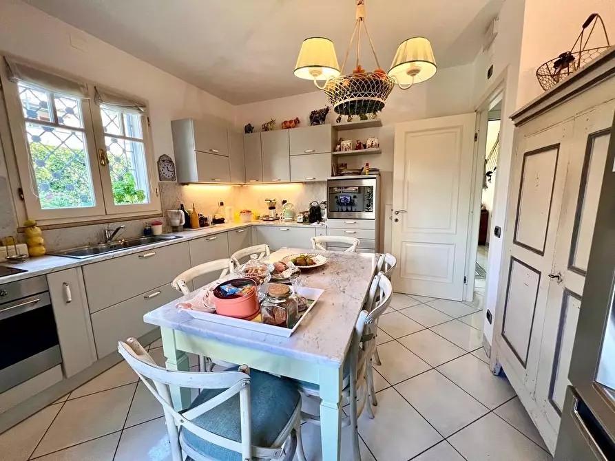Immagine 7 di Villa in vendita  a Forte Dei Marmi