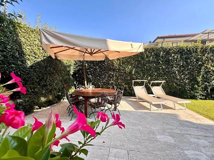Immagine 34 di Villa in vendita  a Forte Dei Marmi