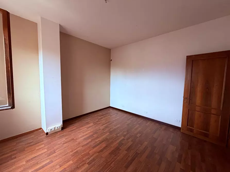 Immagine 11 di Appartamento in vendita  a Lucca