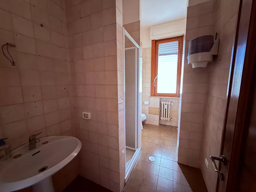 Immagine 32 di Appartamento in vendita  a Lucca